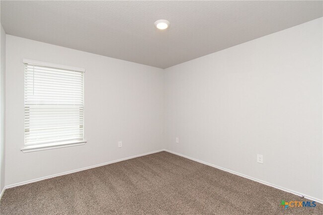Building Photo - 2321 Aylesbury Dr