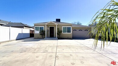 Building Photo - 11836 Rialto St