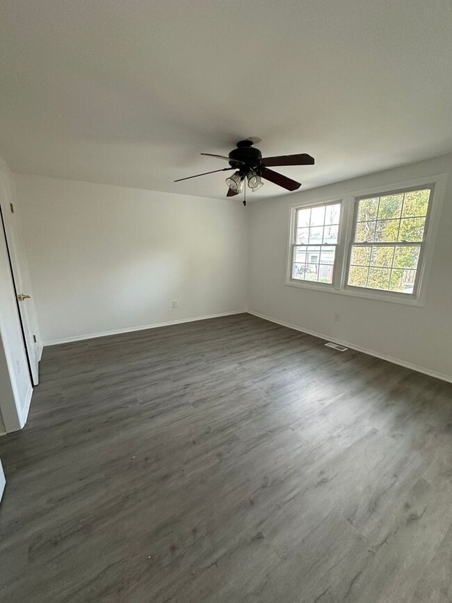 Building Photo - Welcome home- 3 bedroom, 1.5 bath