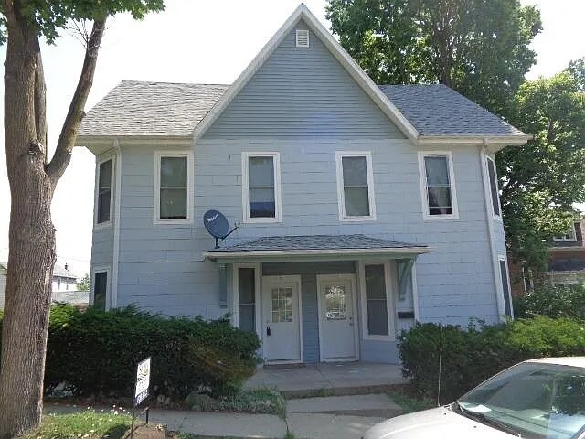 Building Photo - 920 Center Pl