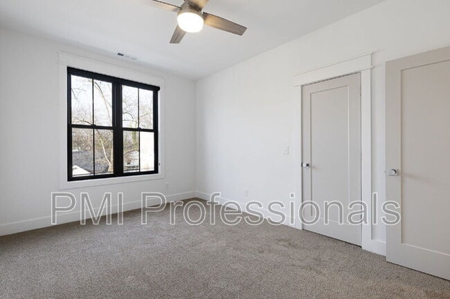 Building Photo - 227 S Bilbro Ave