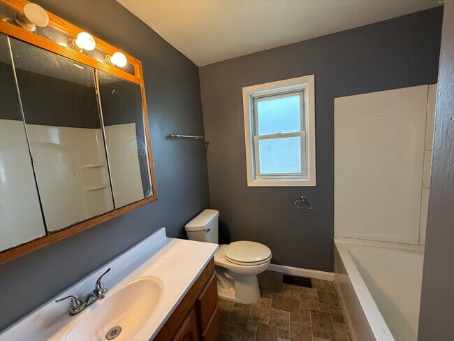 Building Photo - 508 12th St