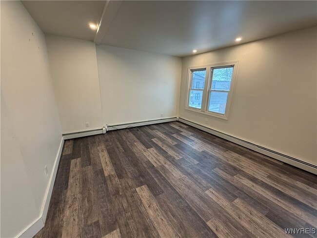 Building Photo - 193 Vermont St