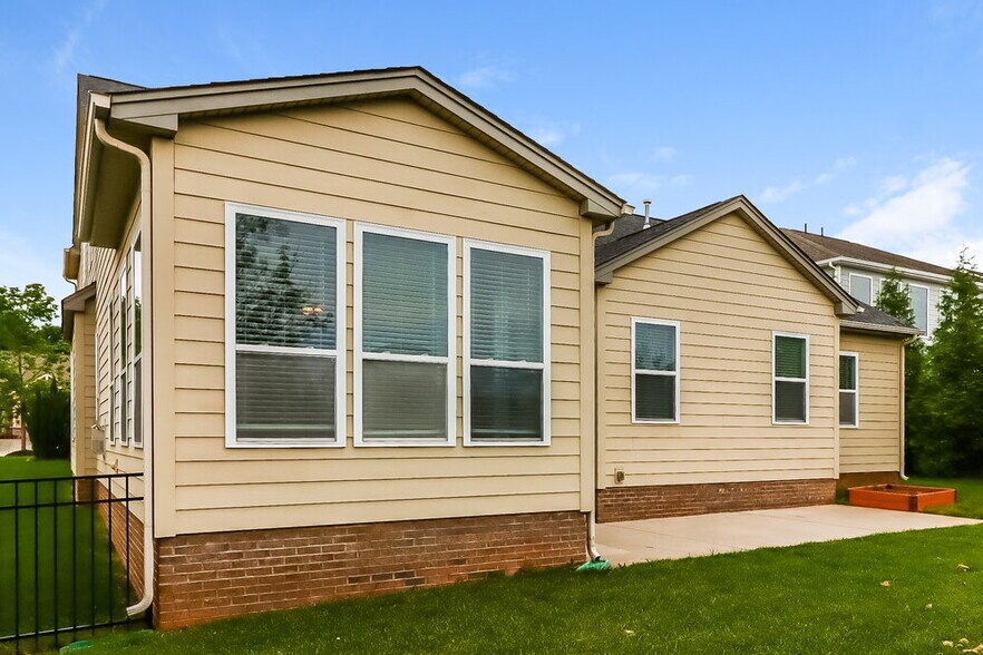 Building Photo - 14815 Long Iron Dr