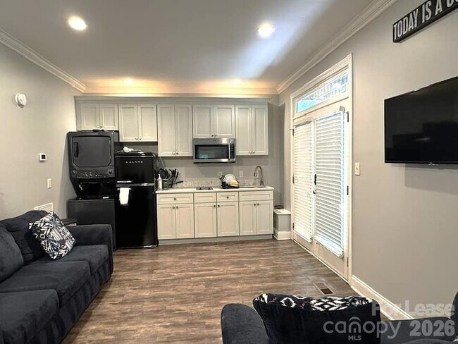 Building Photo - 6629 Tuskan Dr