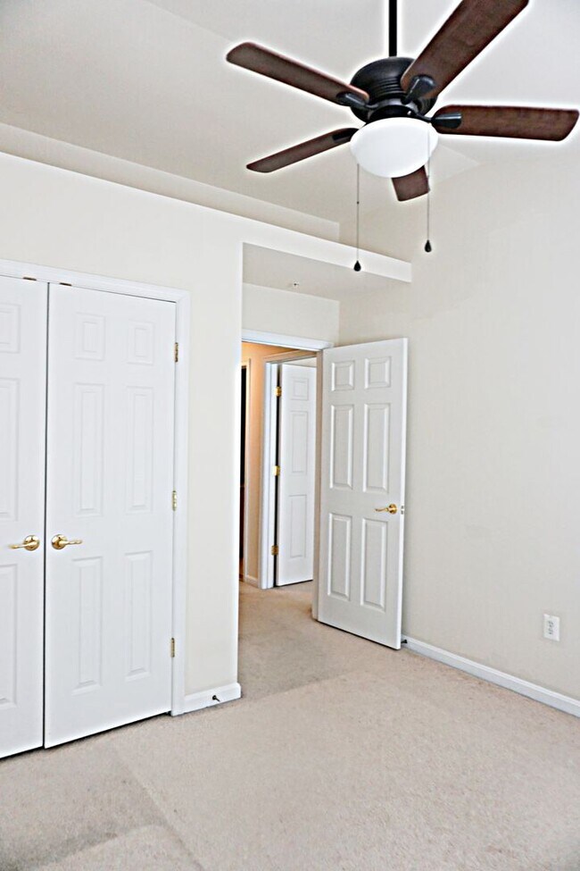 Building Photo - Exquisite Townhouse in Orchard Run Germantown