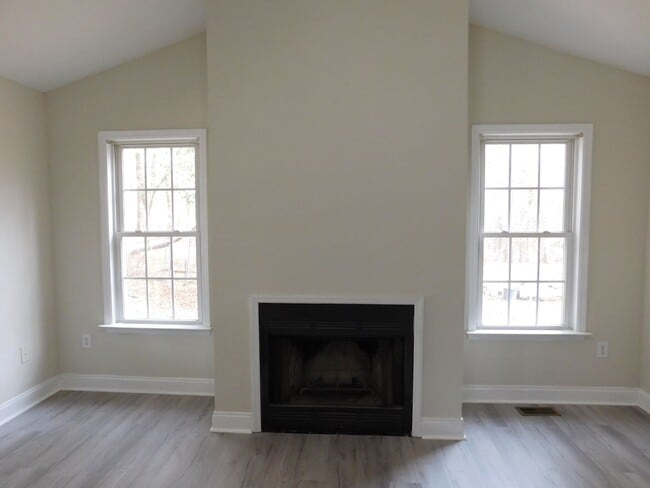 Building Photo - 273 Scott Farm Ln