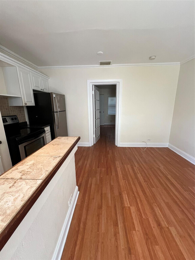 Building Photo - 1325 NE 5th Terrace