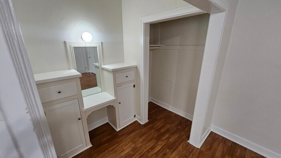 Building Photo - 727 S Coronado St