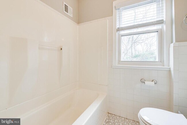 Building Photo - 5809 Mt Vernon Dr