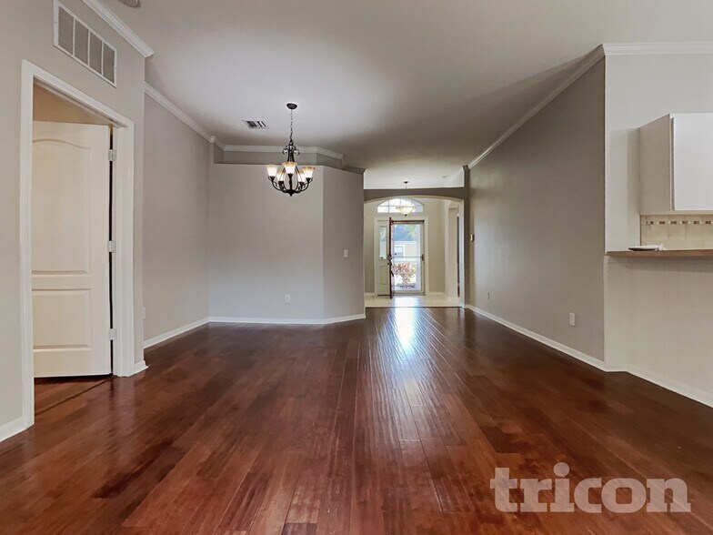 Building Photo - 1227 Gordon Oaks Dr