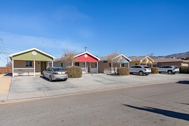 Building Photo - 800 Sherwood Dr