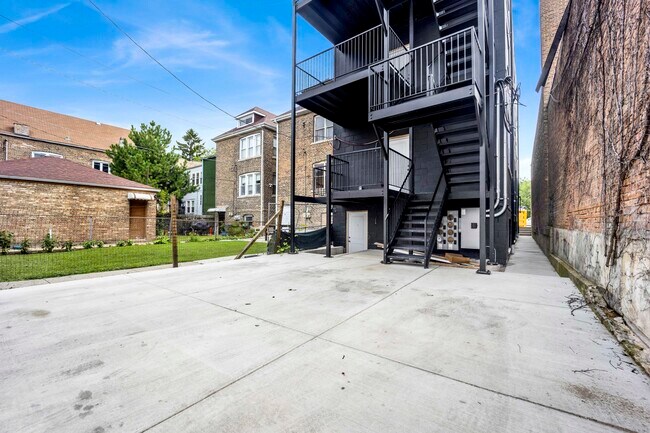Building Photo - 2350 S Leavitt St