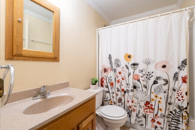 Building Photo - 2 Rorbach Ln