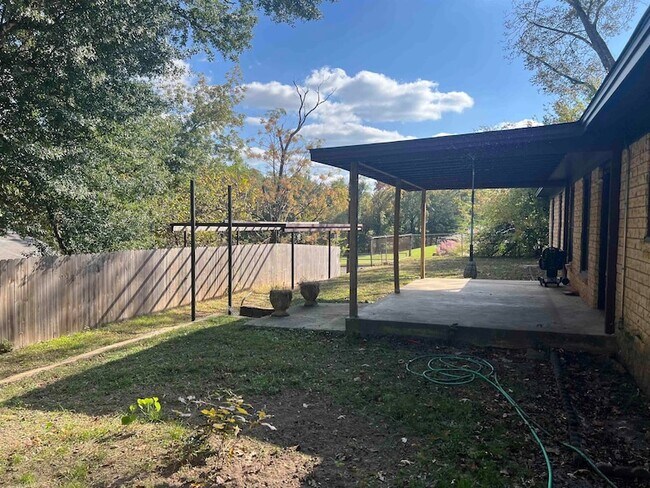 Building Photo - 1228 Carol Ln