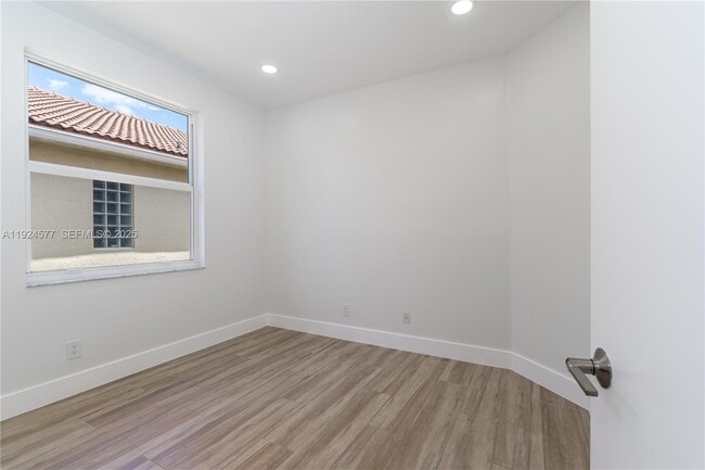 Building Photo - 15130 SW 49th Ct