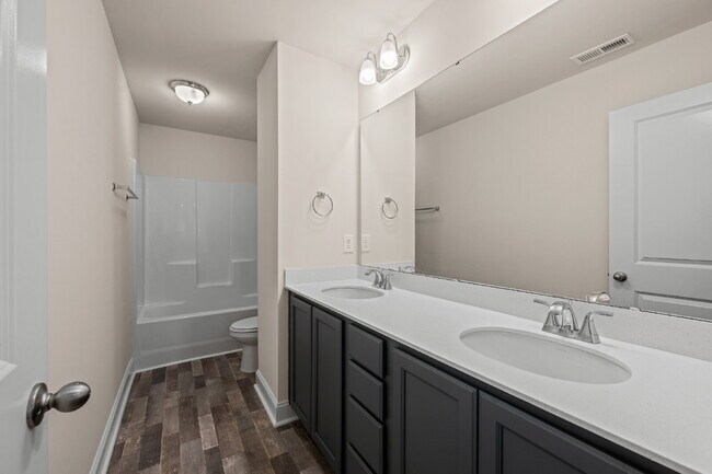 Building Photo - Spacious 4-Bedroom Retreat with 2.5 Baths ...