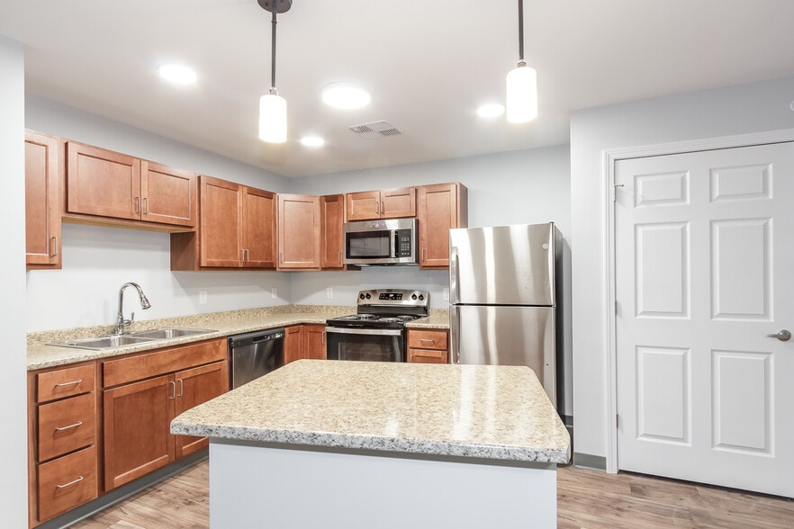 Building Photo - Twin Bridge