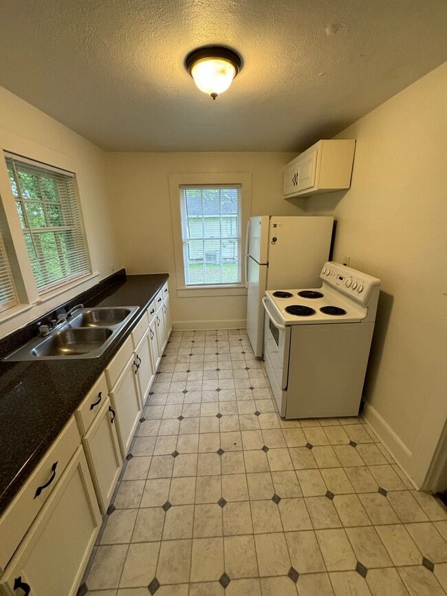 Building Photo - 2/1 House in North Rome- $850