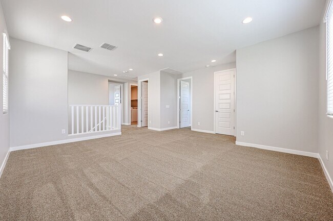 Building Photo - Available August 7th! Gated Community 4 Bedroom 3 Bathroom Home!