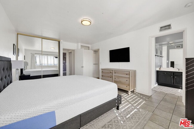 Building Photo - 906 Whitehaven Terrace