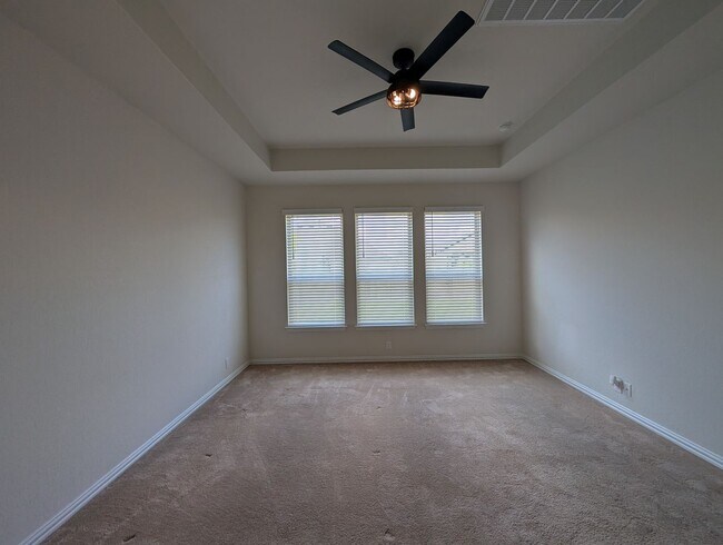 Building Photo - 4/2.5/2 with Large Game Room / Near Gruene...