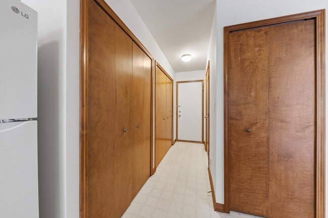 Building Photo - 2445 Mulberry Ct