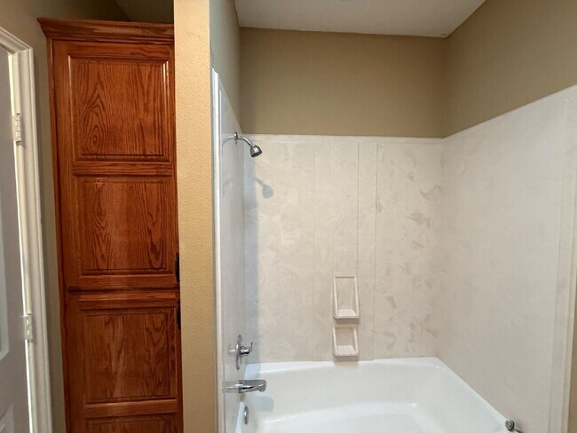 Building Photo - Beautiful 3-Bed, 2-Bath Gem in Lubbock- Spacious 1500 Sq Ft Living!