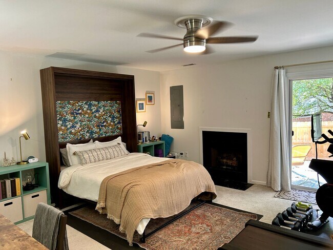 Building Photo - 3BR End Unit w/ Garage, Deck, Patio & 2 Fireplaces, Private fenced Backyard