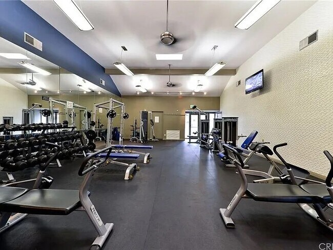 Building Photo - 21450 Burbank Blvd