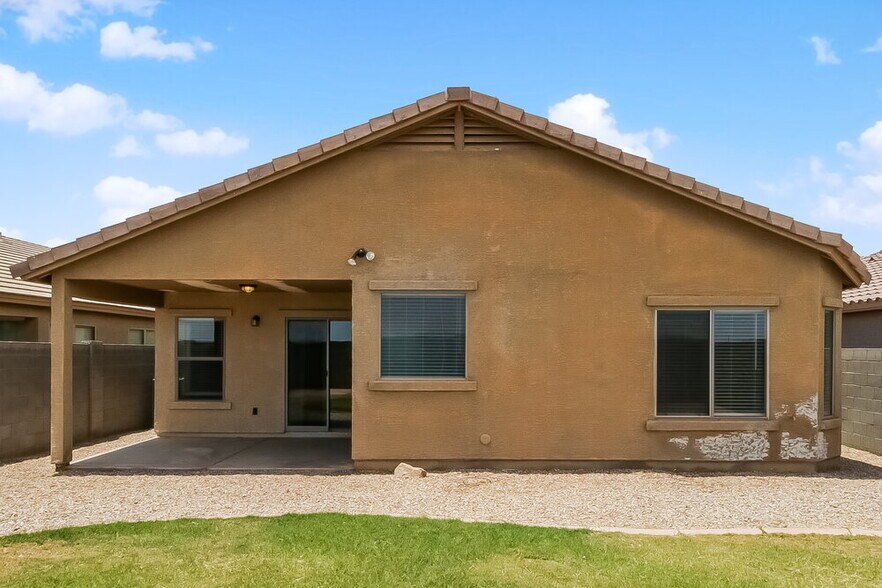 Building Photo - 30831 N Karen Ave
