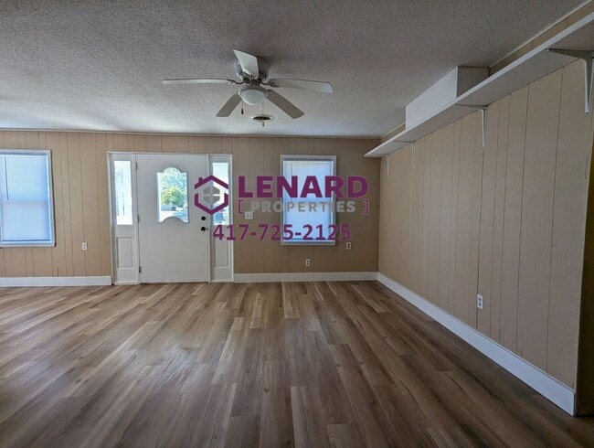 Building Photo - Charming 3 Bedroom House!