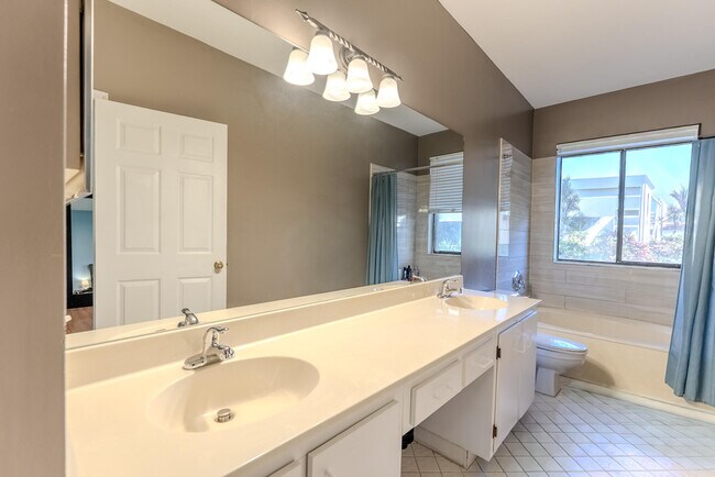 Building Photo - 10527 NW 10th St