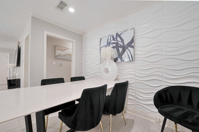 Building Photo - 5114 Grantwood St