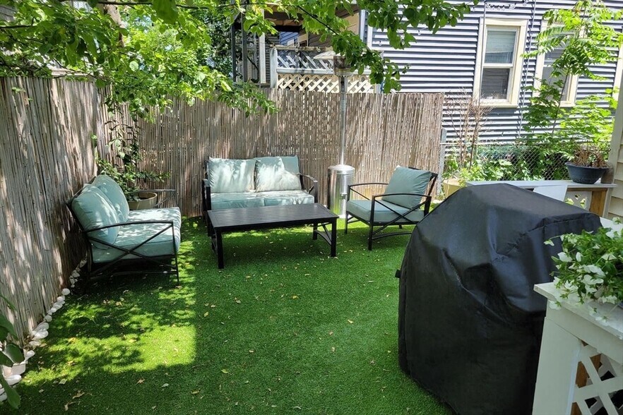 Building Photo - 210 Cedar St