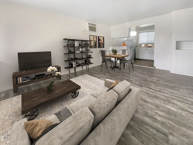 Building Photo - Courtside Apartments