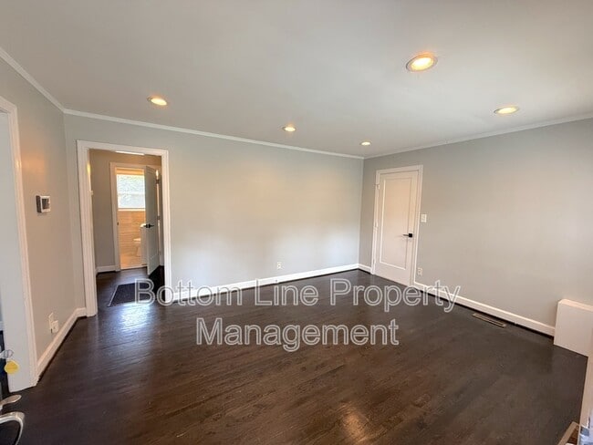 Building Photo - 214 S Gardner Ave