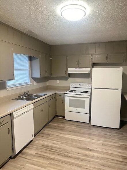 Building Photo - 4100 N Ocoee St