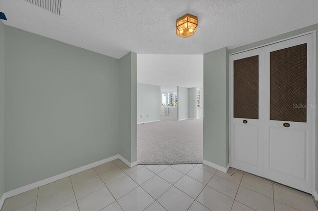 Building Photo - 660 Island Way