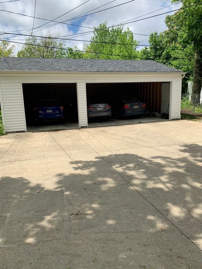Building Photo - 2284-6 South Overlook Road