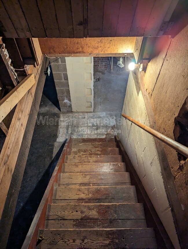 Building Photo - 410 N Monroe St