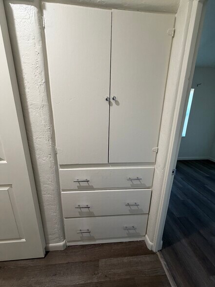 Building Photo - 216 Veranda Rd NW