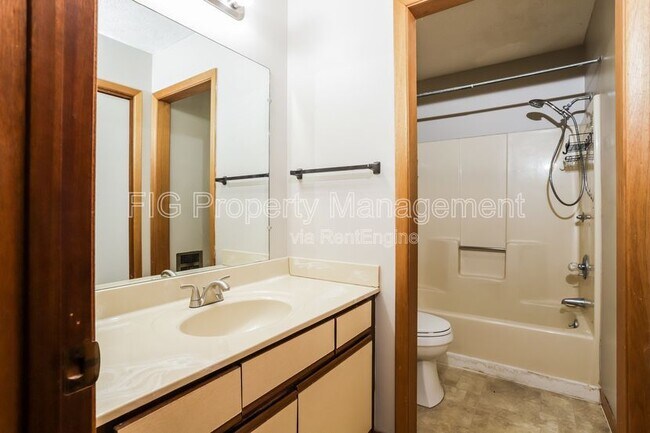 Building Photo - 537 Scott County Rd