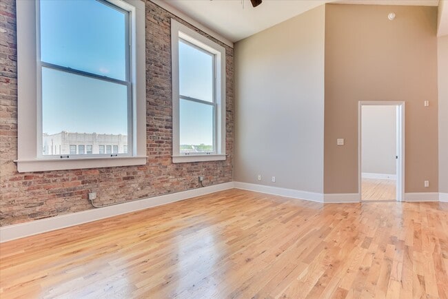 Building Photo - 936 Broad St