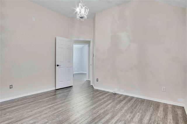 Building Photo - 1023 Essex Dr