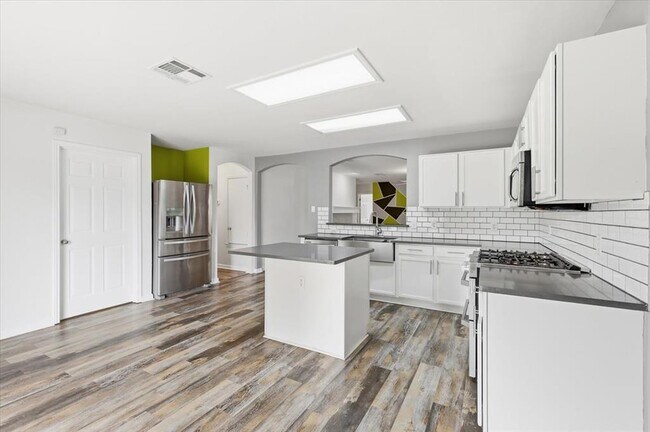 Building Photo - 1718 Lloydminister Way