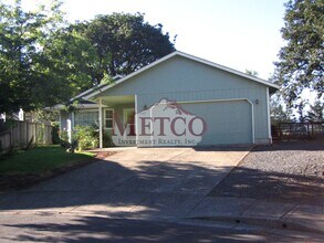 Building Photo - Spacious Thurston Home