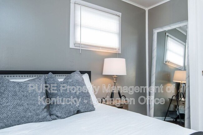 Building Photo - 317 Mockingbird Ln