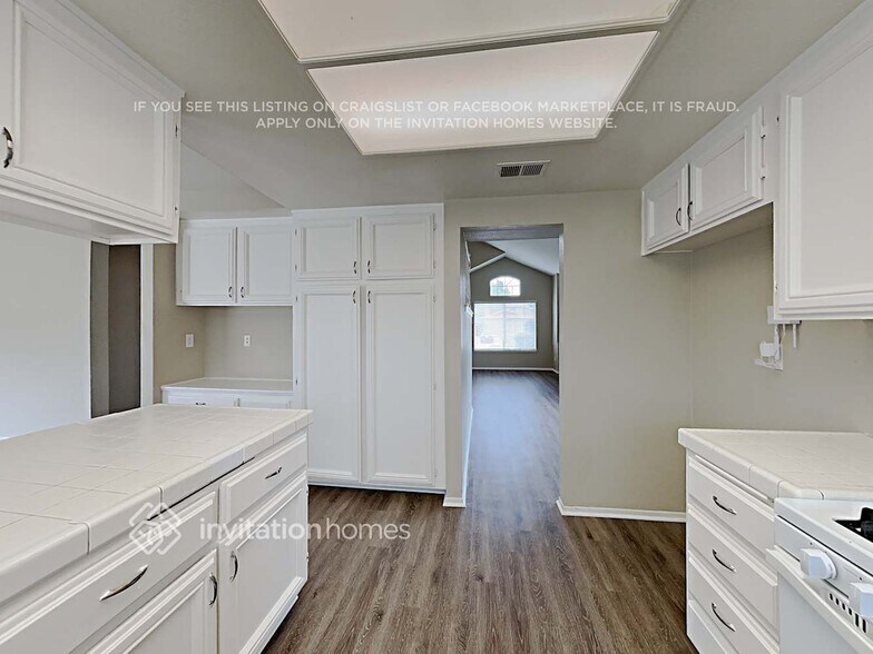 Building Photo - 24808 Half Dome Ct