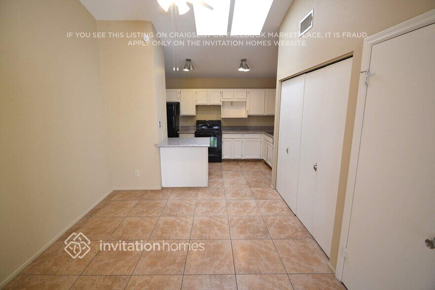 Building Photo - 6432 W Christy Dr